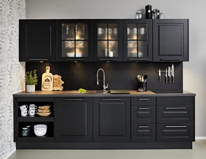 Cuisine noire et pierre cottage 1