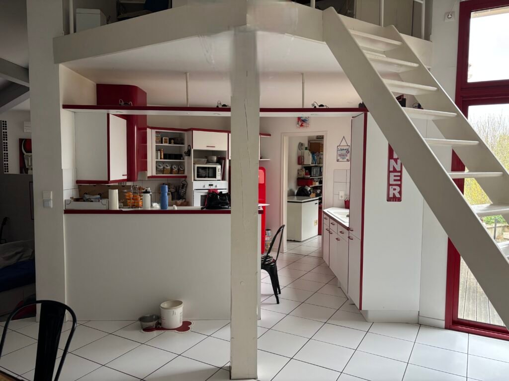 Rénovation de cuisine à Narbonne
Cuisine Blanche et rouge 
Cuisiniste Narbonne
Cuisiniste à domicile Narbonne
Cuisiniste qui se déplace à domicile Narbonne
