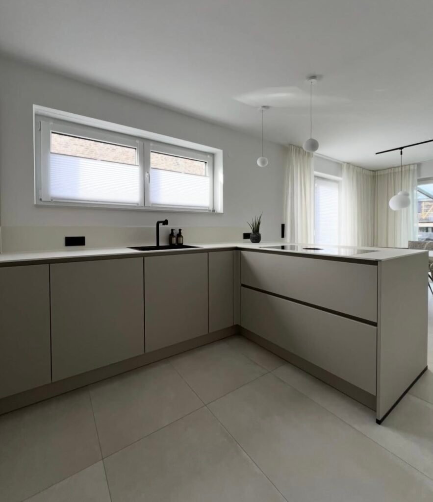 Cuisine sur mesure à Narbonne conçue selon la luminosité intérieure