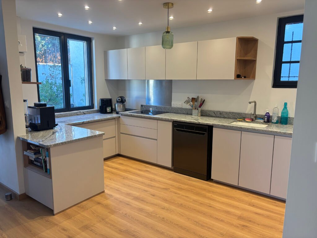 Cuisine sur mesure à Narbonne – avant rénovation
Cuisine sur mesure à Narbonne – conception 3D
Cuisine sur mesure à Narbonne – après travaux
